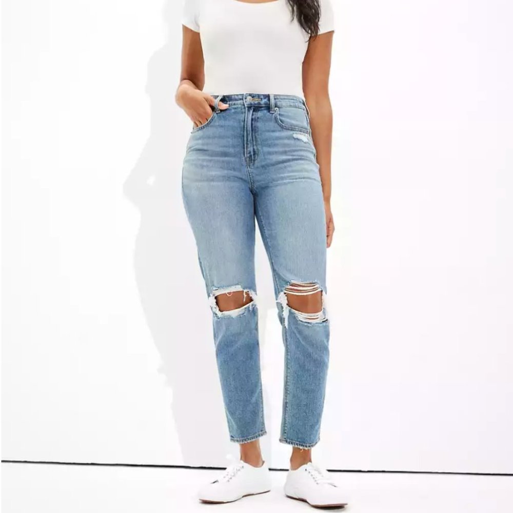 American Eagle Ripped Mom Jean 6 Short NWOT